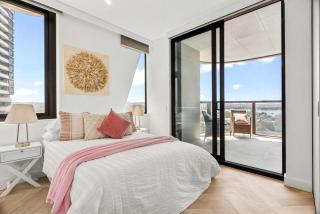 KozyGuru | Rhodes | Water View 3Bedrooms APT - Sidney - 3