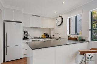 KozyGuru | Surry Hills | Premium Apt + Parking - Sydney - 7