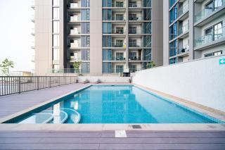 Quiet High-Rise 1BR - Free Baby Gear, Downtown Close - Dubai - 9