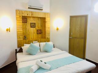Harbor Court Beach Resort - Vagator - 5