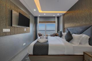 Grey Tower by High Rise Inn Fagu - 2