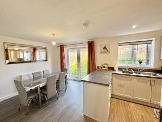 Swindon Large 5 Bedroom Modern Home - Swindon - 6