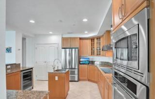 Modern 3-Bedroom Oceanfront Condo with Balcony - 2