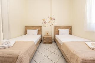 Sisters' Corner - Nea Skioni - 4