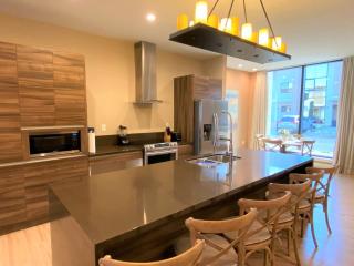 Family Home w BBQ, 7 Min from Disney, Accessible - Orlando - 3