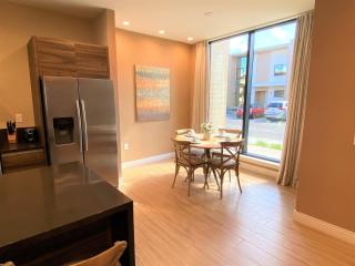 Family Home w BBQ, 7 Min from Disney, Accessible - Orlando - 1