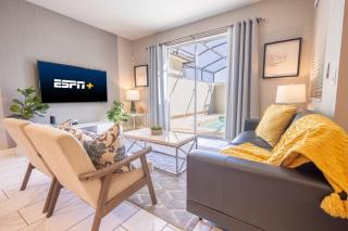 Charming 4br With Private Heated Pool & Bbq Grill - 0