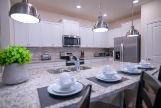 New Home W Heated Pool & Bbq Grill - Davenport - 1
