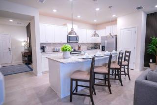 New Home W Heated Pool & Bbq Grill - Davenport - 2