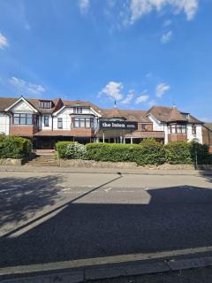 OYO The Luton Hotel - 0