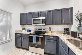 Stay Close To Disney In Your 3-bedroom Haven - Kissimmee - 1