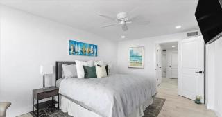 Panoramic 2-Bedroom Corner Condo with Balcony - Cocoa Beach - 8