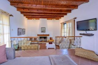 Exclusive Crete Villa Villa Alexia 4 Bedrooms Large Lawned Gardens Chania - Maleme - 9