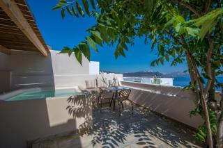 Magnificent Santorini Villa 3 Bedrooms Villa Royal Beautiful Caldera View With 2 Outdoor Hot Tubs Oia - Oia - 1