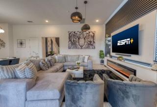 Experience Luxury In Your 11 En-suites Mansion - 3