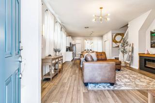 Unwind in Your 5-Bedroom Oasis - 4