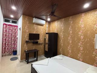 Maa Lodge - Guwahati - 0