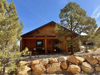 Mountain Retreat with private hot tub Close to Zion - 7