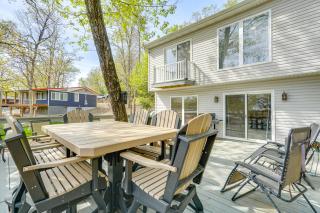 Balcony and Fire Pit Home on Lake of Ozarks! - Roach - 9