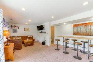 Balcony and Fire Pit Home on Lake of Ozarks! - Roach - 6