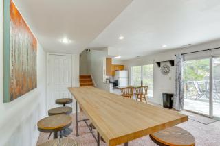 Balcony and Fire Pit Home on Lake of Ozarks! - Roach - 4