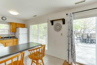 Balcony and Fire Pit Home on Lake of Ozarks! - Roach - 3
