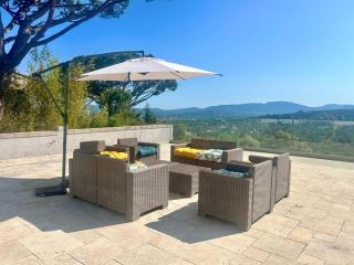 GRICARD Villa T5 avec piscine vue panoramique sur les collines de Grimaud et aperçu mer - Grimaud - 2