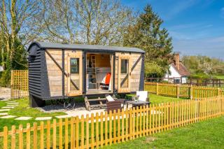 Gin and Toffee Carriage - Thaxted - 2