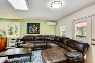 Charming Unit with Deck about 3 Mi to Lake Washington! - Newcastle - 5