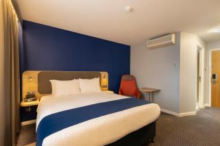 Holiday Inn Express Poole by IHG - Poole - 9
