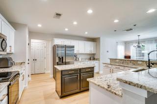 2 Mi to Old Town Spacious Burleson Vacation Home - Burleson - 9