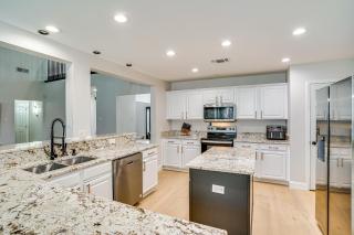 2 Mi to Old Town Spacious Burleson Vacation Home - Burleson - 2