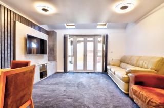 Well presented 3 bedroom townhouse in Grays - Stifford - 9