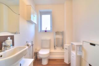 Well presented 3 bedroom townhouse in Grays - Stifford - 6