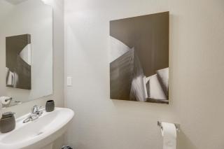Pet-Friendly Home with Fenced Yard in Manor - Manor - 1