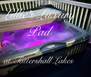 Lillies Luxury Pad at Tattershall Lakes - Dogdyke - 1