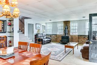 Cozy Home with Yard Steps to Mississippi River - - 0