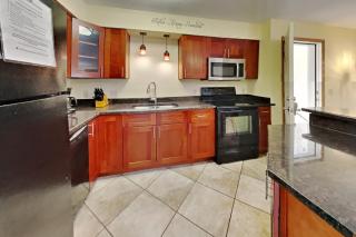 Put-in-Bay Poolview Condo #8 - Put-in-Bay - 2