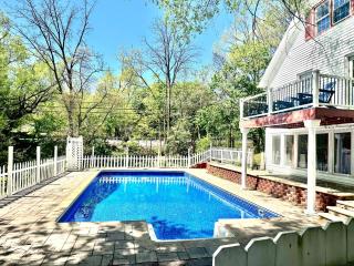 Poolside Oasis close to Bucknell - 9