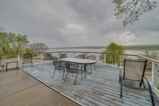 Watch the Sunrise at this Quaint Lake-View Cottage - Peoria - 9