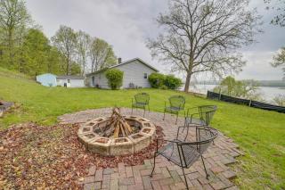 Watch the Sunrise at this Quaint Lake-View Cottage - 8