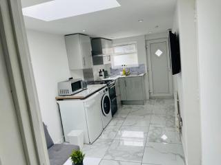 Cosy ground floor Apartment-Free Parking - Manchester - 5