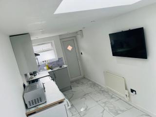Cosy ground floor Apartment-Free Parking - Manchester - 2