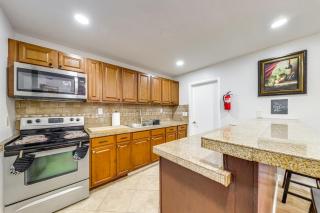 Walk to Dining and Shopping Pompano Beach Home! - Pompano Beach - 1