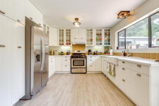 Pool and Deck Wine Country Hideaway in Middletown! - Middletown - 2