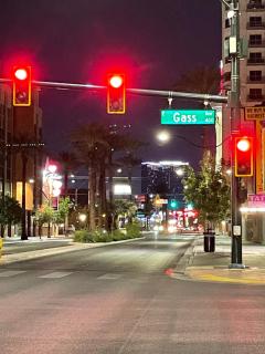 Las Vegas 5 mins walking to The Fremont Experience! - Las Vegas - 3