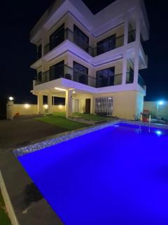 Mountain Gaze Villa - The Dream Stays ll 4 Ac rooms ll Big Pvt Pool ll Hill View - Lonavala - 0