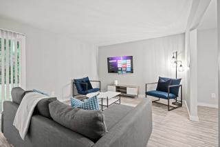 Peaceful & Trendy Unit Near Attractions - Rochester Hills - 9