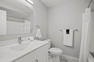 Peaceful & Trendy Unit Near Attractions - 3