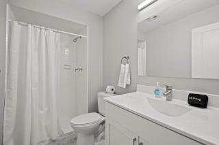 Peaceful & Trendy Unit Near Attractions - Rochester Hills - 1